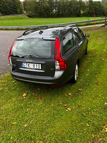 Volvo V50 3 of 4