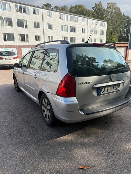 Peugeot 307 2 of 8