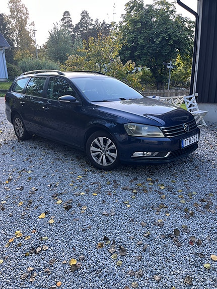 Volkswagen Passat 2 of 8