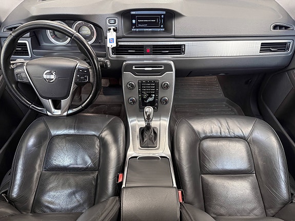 Volvo XC70 2 of 30