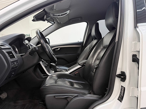 Volvo XC70 11 of 30