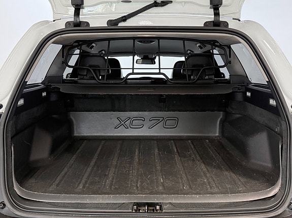 Volvo XC70 13 of 30