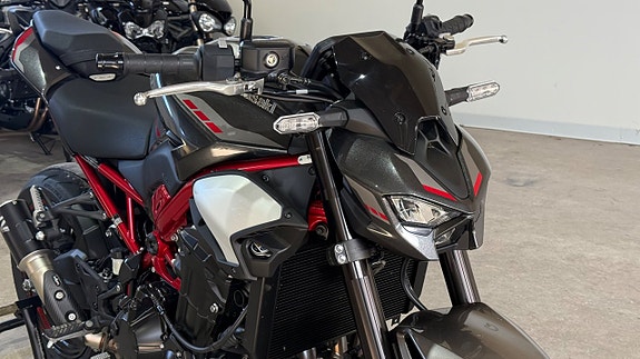 Kawasaki Z900 Endast 28 mil Leo Vince system 0kr instas 3 of 10