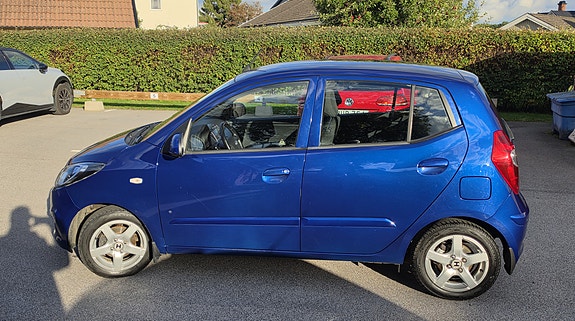 Hyundai i10 2 of 6