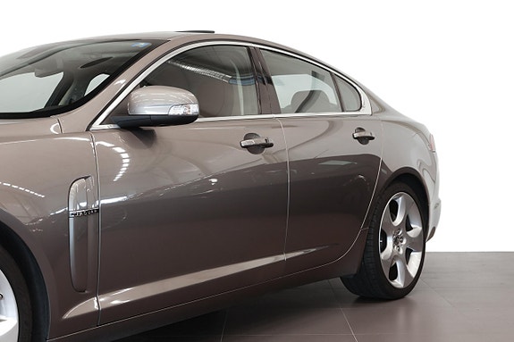 Jaguar XF 7 of 17