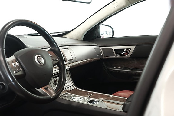 Jaguar XF 16 of 17