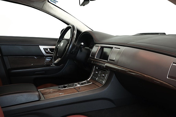 Jaguar XF 8 of 17