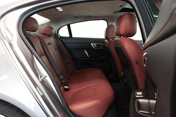 Jaguar XF 12 of 17