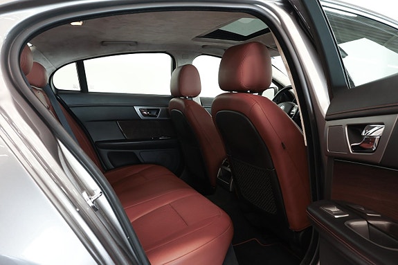 Jaguar XF 13 of 17