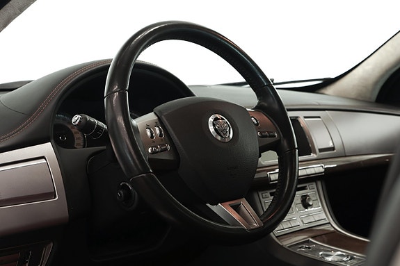 Jaguar XF 14 of 17