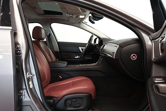 Jaguar XF 9 of 17