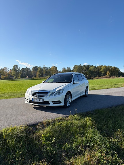 Mercedes-Benz E350 3 of 12
