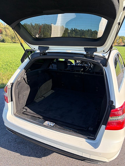 Mercedes-Benz E350 6 of 12