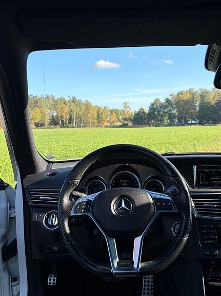 Mercedes-Benz E350 4 of 12