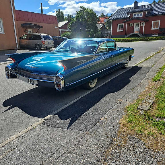 Cadillac Coupé DeVille 4 of 6