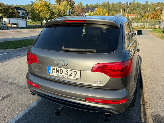 Audi Q7 4 of 8