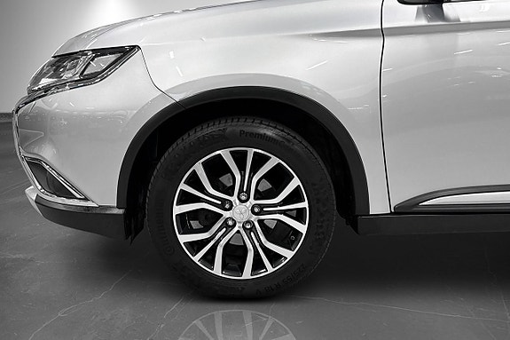 Mitsubishi Outlander 2 of 26