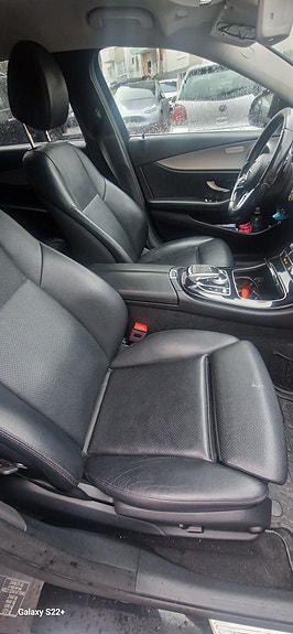 Mercedes-Benz E220 2 of 9