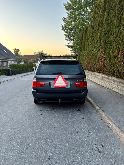 BMW X5 3 of 8