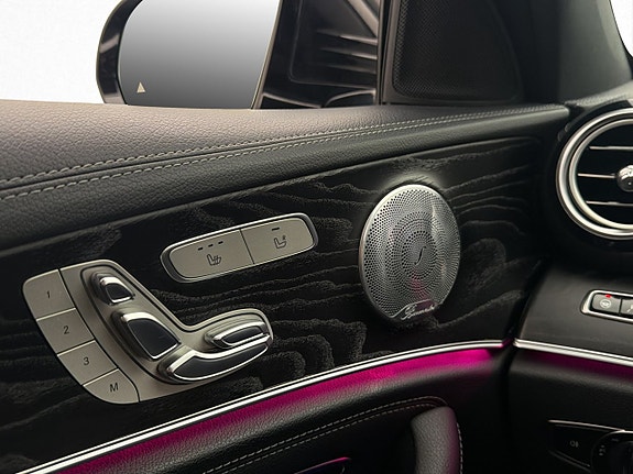 Mercedes-Benz E220 30 of 30