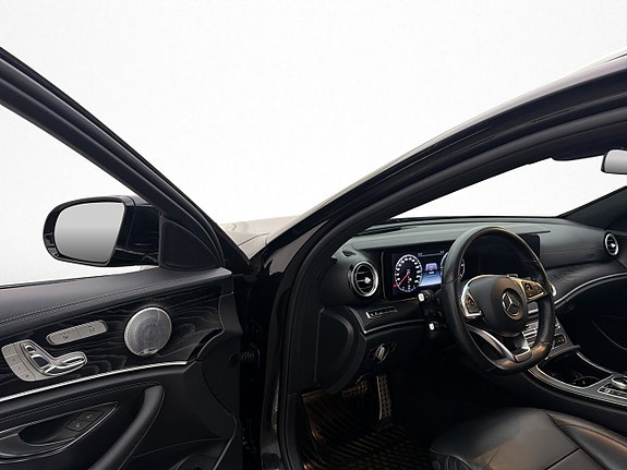 Mercedes-Benz E220 12 of 30