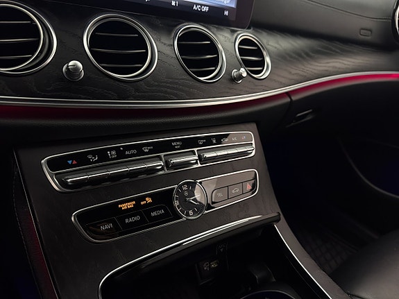 Mercedes-Benz E220 26 of 30