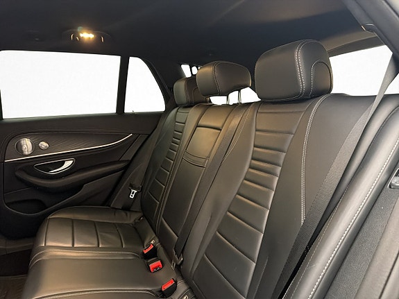 Mercedes-Benz E220 16 of 30