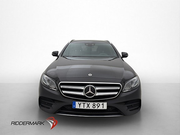 Mercedes-Benz E220 2 of 30