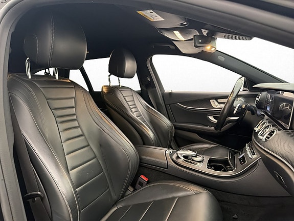 Mercedes-Benz E220 15 of 30