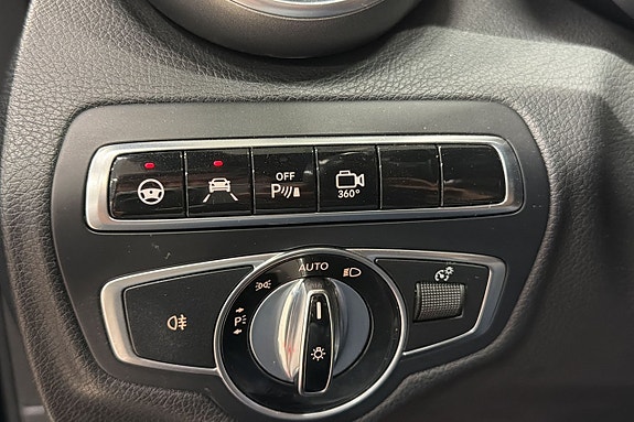 Mercedes-Benz C350 16 of 24