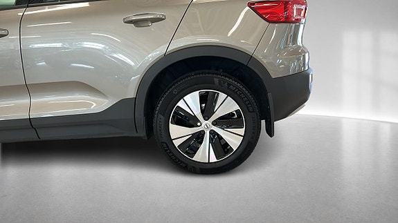 Volvo XC40 10 of 16
