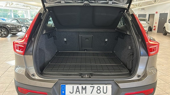 Volvo XC40 14 of 16