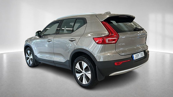 Volvo XC40 2 of 16