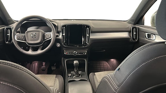 Volvo XC40 6 of 16