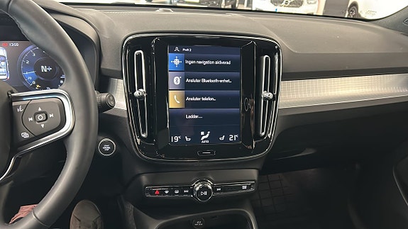 Volvo XC40 13 of 16