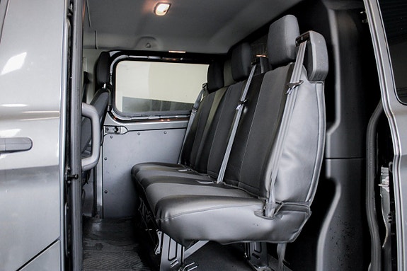 Ford Transit Custom 11 of 16