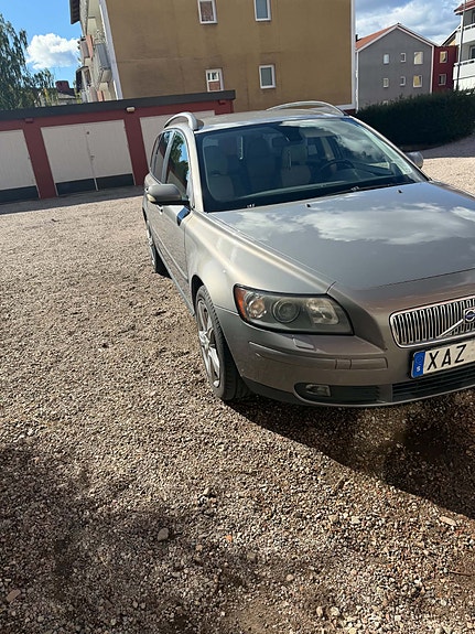 Volvo V50 2 of 5