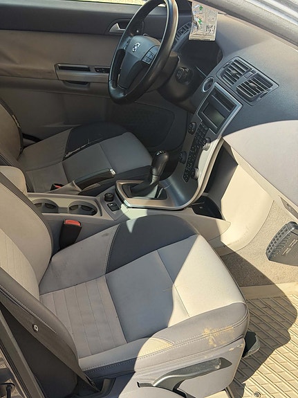 Volvo V50 4 of 5
