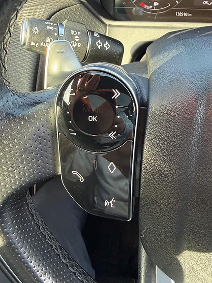 Land Rover Range Rover Velar 14 of 30