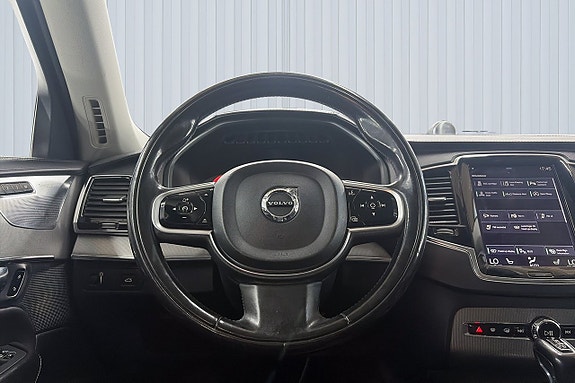 Volvo XC90 11 of 20