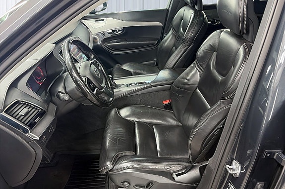 Volvo XC90 13 of 20