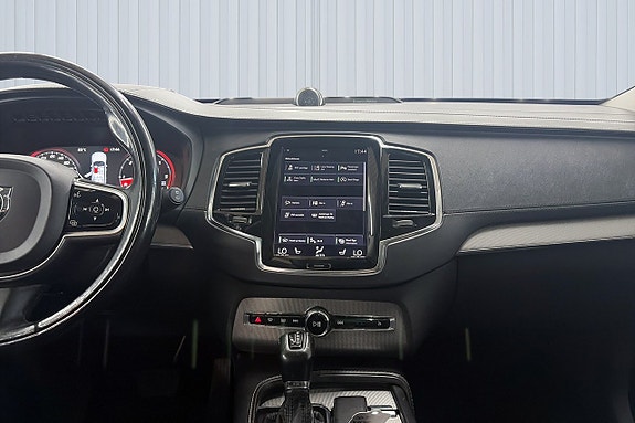 Volvo XC90 10 of 20