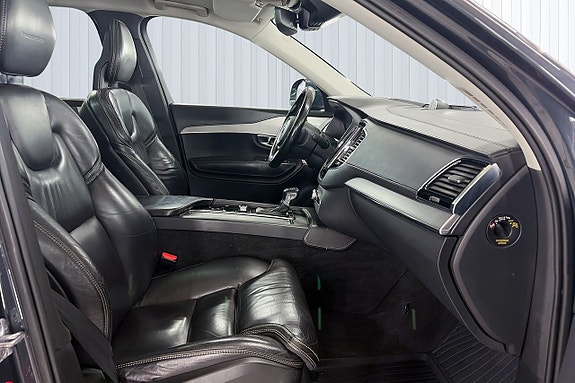 Volvo XC90 14 of 20