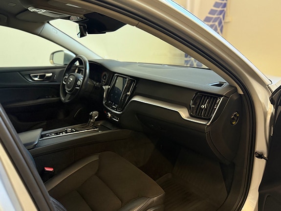 Volvo V60 9 of 23