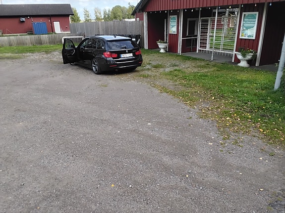 BMW 320d 3 of 6