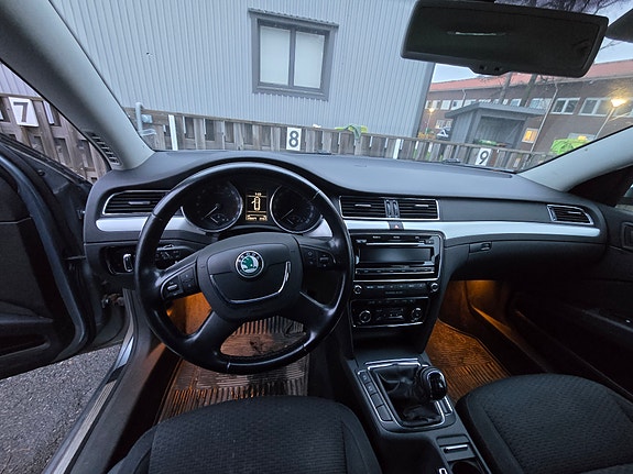 Skoda Superb 2 of 6