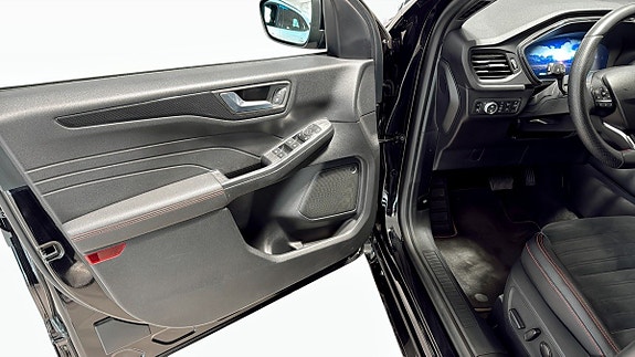 Ford Kuga 11 of 12