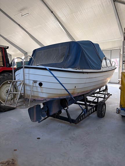 Troll HT med Volvo Penta MD6A + båtkärra 2 of 3