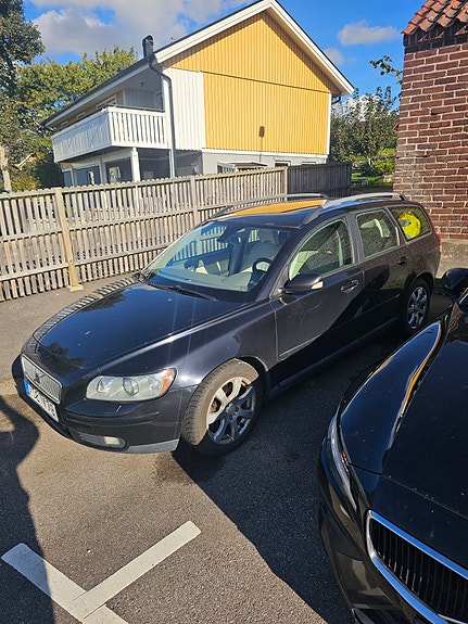 Volvo V50 3 of 7