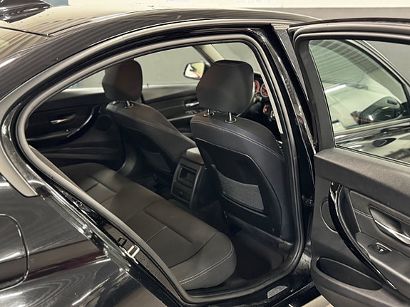 BMW 320d 16 of 23